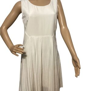 G2000 Elegant White Sleeveless pleated Dress